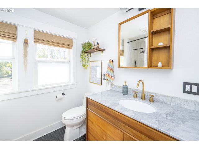 1004 Ne 31ST Ave, Portland, OR 97232