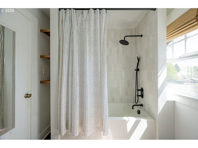 1004 Ne 31ST Ave, Portland, OR 97232