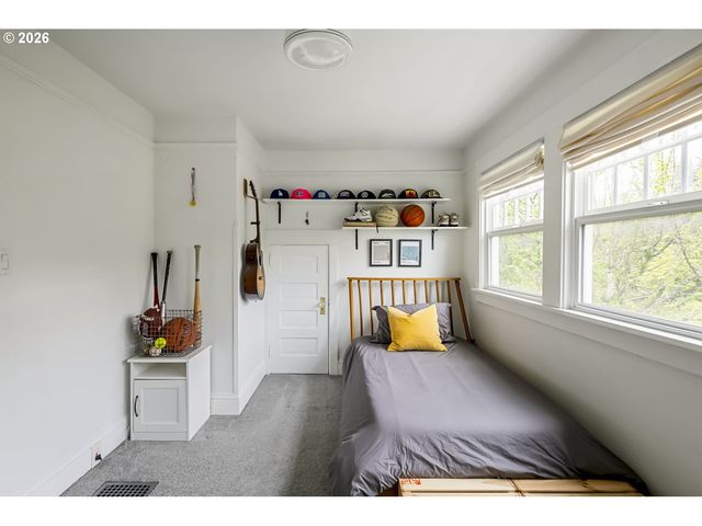 1004 Ne 31ST Ave, Portland, OR 97232