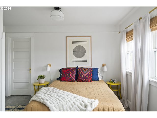 1004 Ne 31ST Ave, Portland, OR 97232