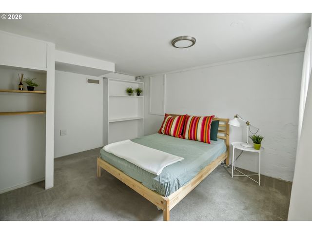 1004 Ne 31ST Ave, Portland, OR 97232