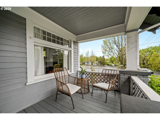 1004 Ne 31ST Ave, Portland, OR 97232