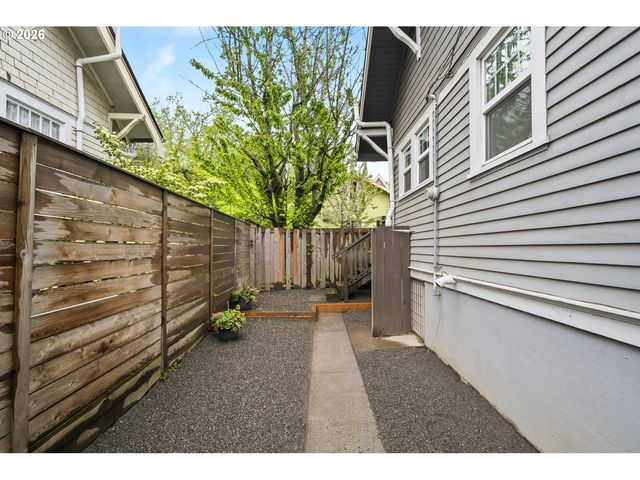 1004 Ne 31ST Ave, Portland, OR 97232