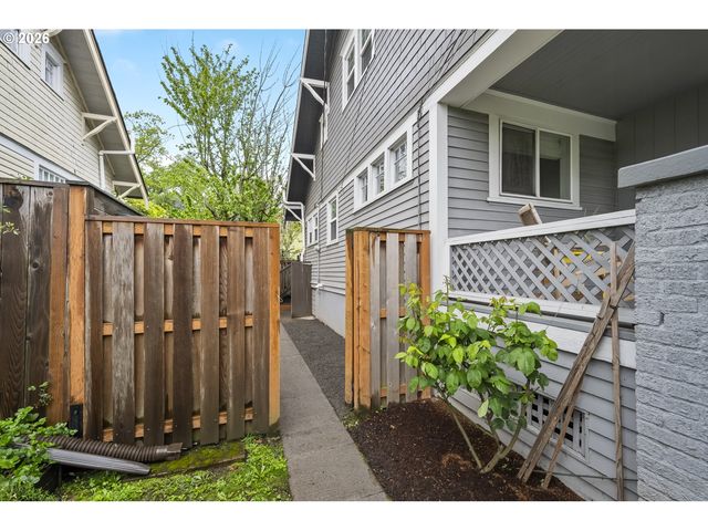 1004 Ne 31ST Ave, Portland, OR 97232