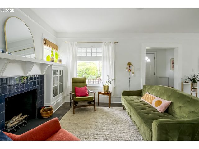 1004 Ne 31ST Ave, Portland, OR 97232