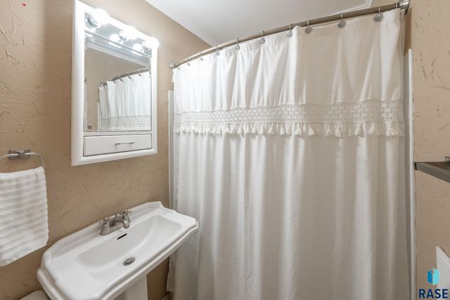 725 S Glendale Ave Avenue, Sioux Falls, SD 57104