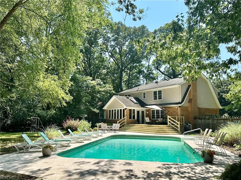 804 Coverdale LN, Virginia Beach, VA 23452