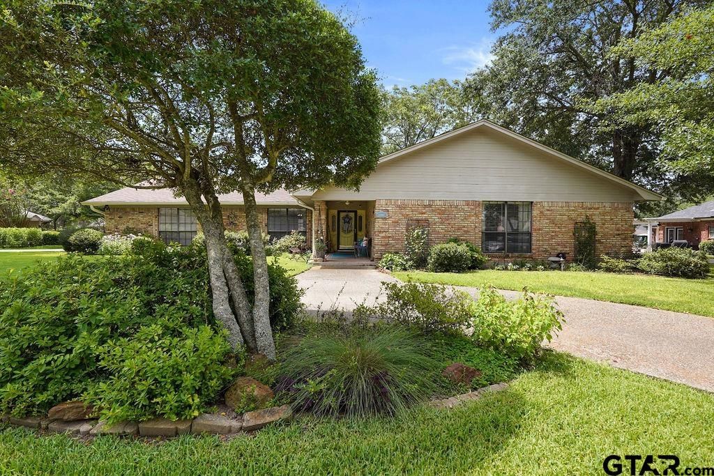 203 Spring Lake, Mineola, TX 75773