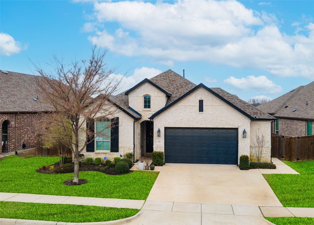 1401 Appaloosa Drive, Aubrey, TX 76227