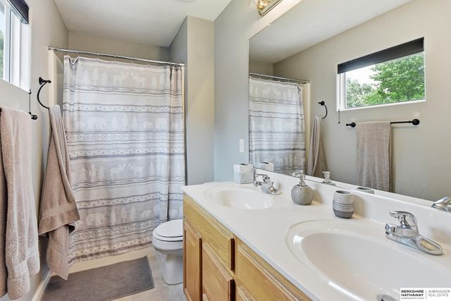 5927 S 186 Avenue, Omaha, NE 68135