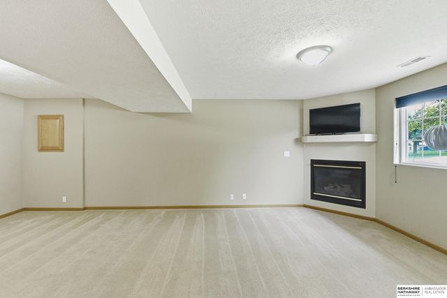 5927 S 186 Avenue, Omaha, NE 68135