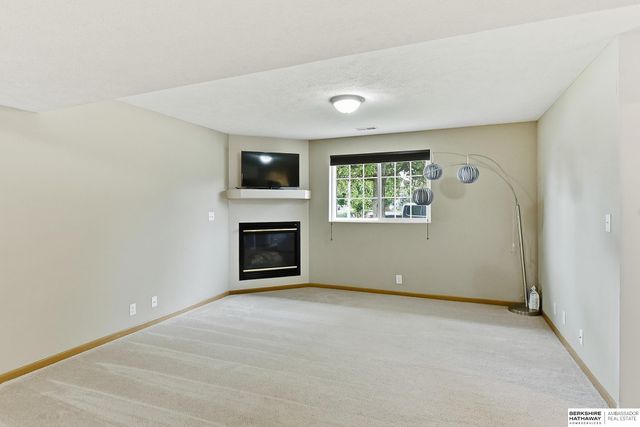 5927 S 186 Avenue, Omaha, NE 68135