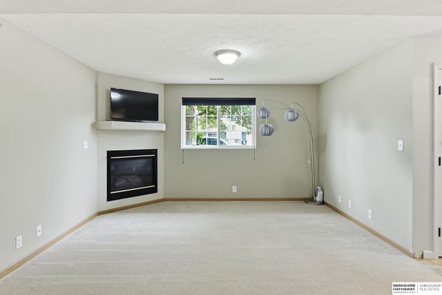 5927 S 186 Avenue, Omaha, NE 68135