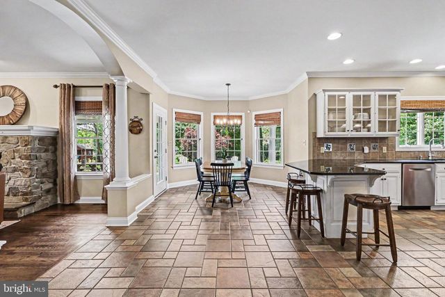 2312 FOREST LN, Harrisburg, PA 17112