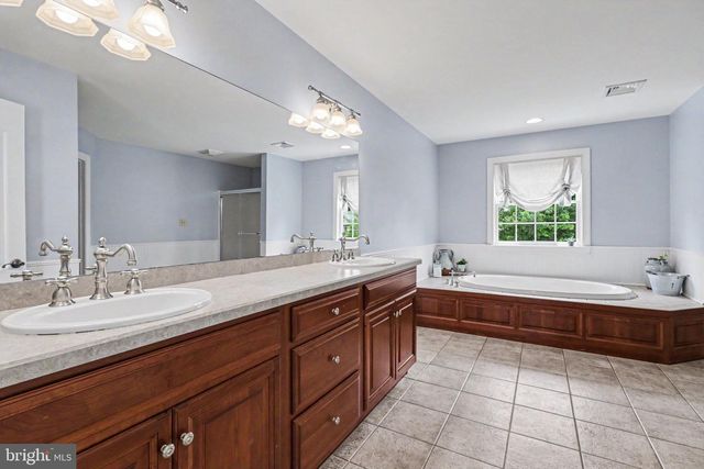 2312 FOREST LN, Harrisburg, PA 17112