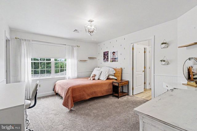 2312 FOREST LN, Harrisburg, PA 17112