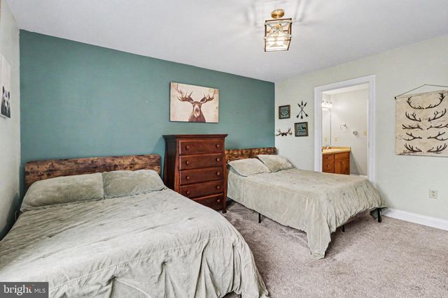 2312 FOREST LN, Harrisburg, PA 17112