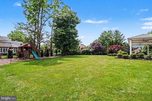 2312 FOREST LN, Harrisburg, PA 17112