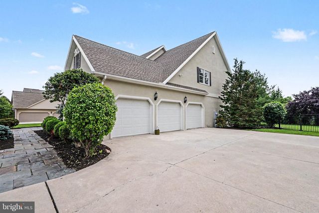 2312 FOREST LN, Harrisburg, PA 17112
