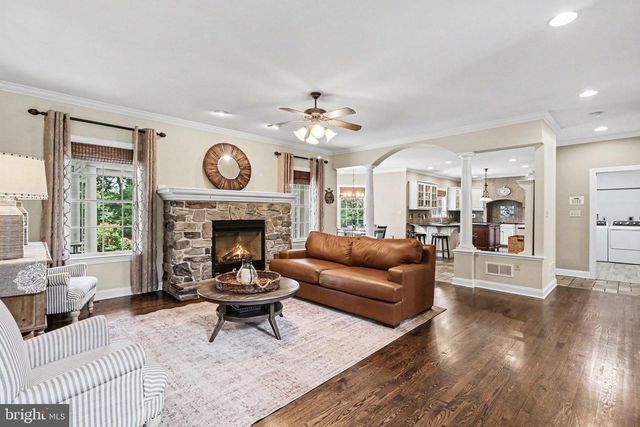 2312 FOREST LN, Harrisburg, PA 17112