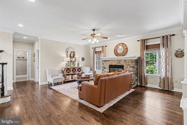 2312 FOREST LN, Harrisburg, PA 17112