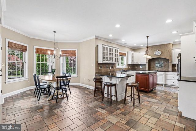 2312 FOREST LN, Harrisburg, PA 17112