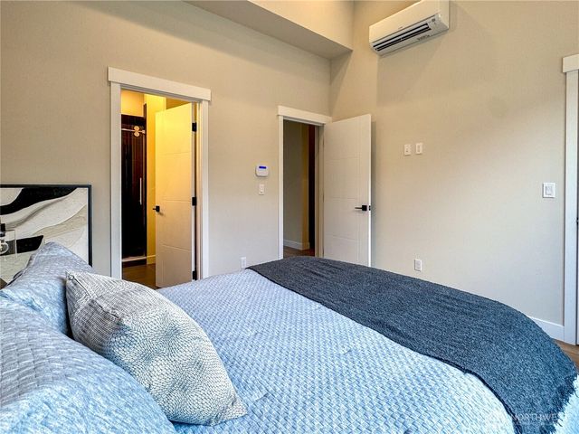 6947 42nd Avenue S, Seattle, WA 98118