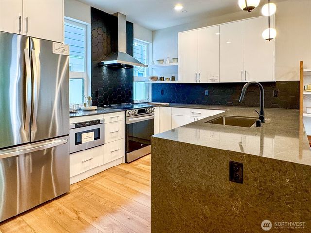 6947 42nd Avenue S, Seattle, WA 98118
