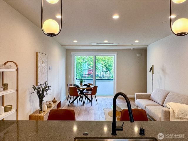 6947 42nd Avenue S, Seattle, WA 98118