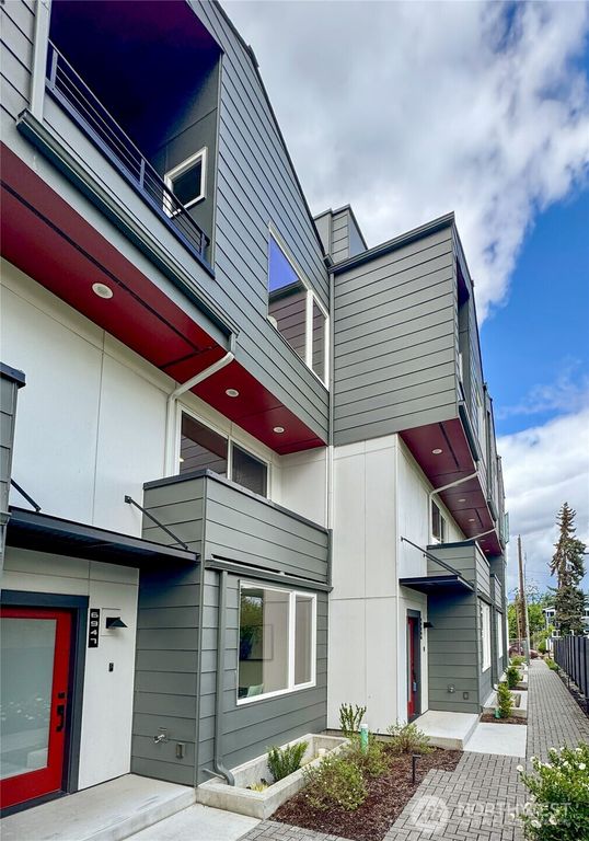 6947 42nd Avenue S, Seattle, WA 98118