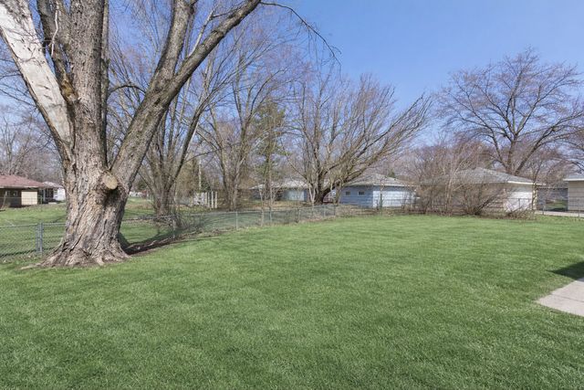 3708 W Old Shakopee Road, Bloomington, MN 55431