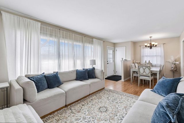 3708 W Old Shakopee Road, Bloomington, MN 55431