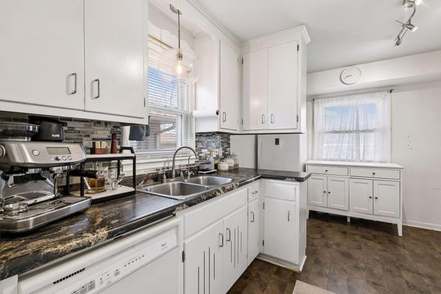 3708 W Old Shakopee Road, Bloomington, MN 55431