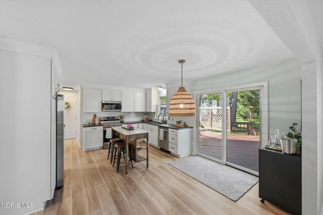 8342 Country Brook Drive, Holland, OH 43528