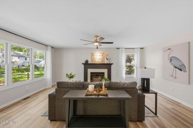 8342 Country Brook Drive, Holland, OH 43528