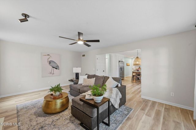 8342 Country Brook Drive, Holland, OH 43528