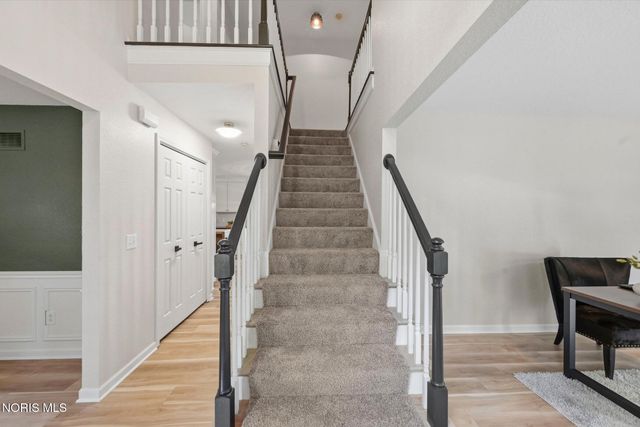 8342 Country Brook Drive, Holland, OH 43528