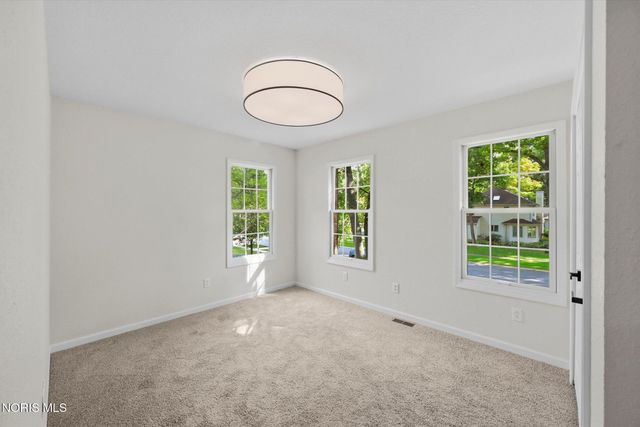 8342 Country Brook Drive, Holland, OH 43528