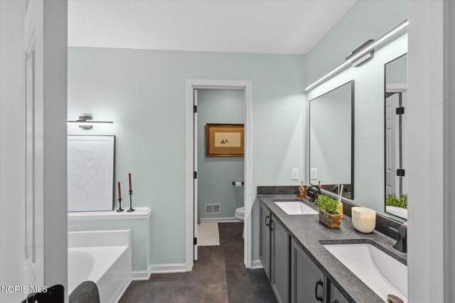8342 Country Brook Drive, Holland, OH 43528
