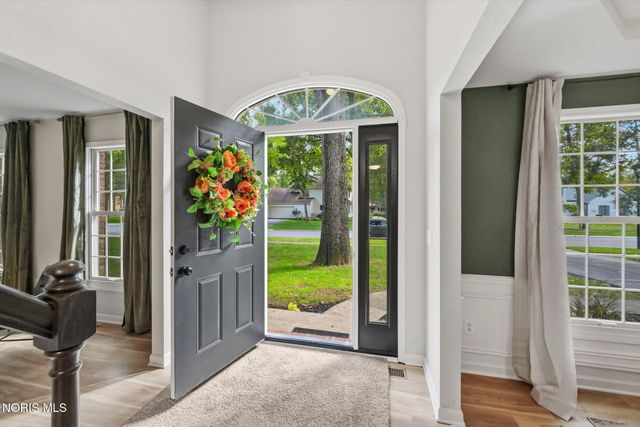 8342 Country Brook Drive, Holland, OH 43528