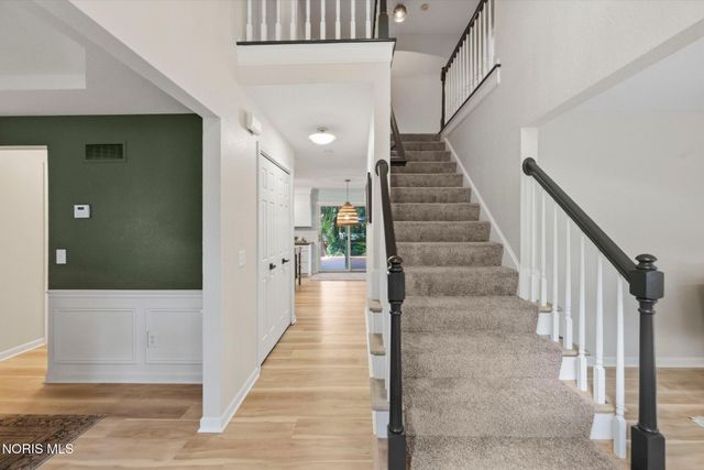 8342 Country Brook Drive, Holland, OH 43528