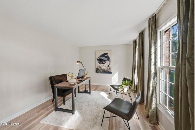8342 Country Brook Drive, Holland, OH 43528