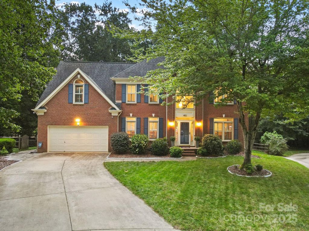 402 Clairview Lane, Matthews, NC 28105