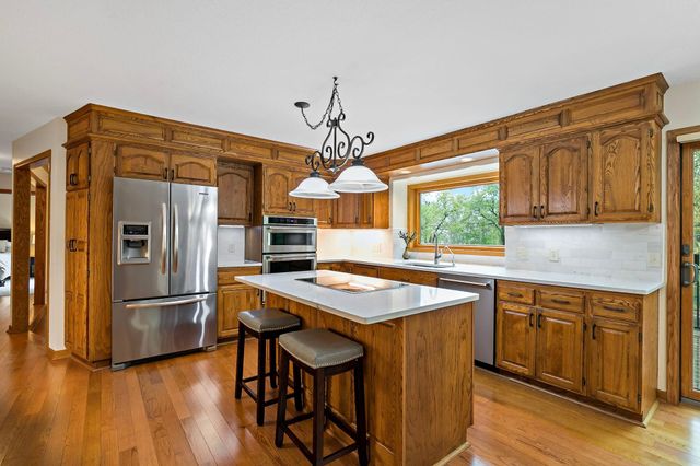 1316 Summit Oaks Drive, Burnsville, MN 55337