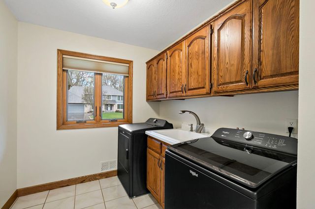 1316 Summit Oaks Drive, Burnsville, MN 55337
