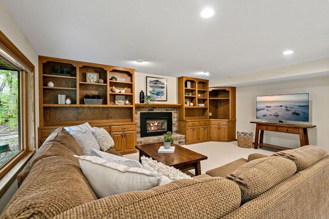 1316 Summit Oaks Drive, Burnsville, MN 55337