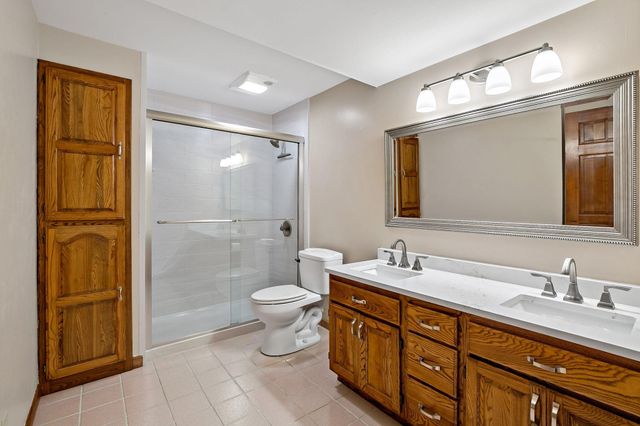 1316 Summit Oaks Drive, Burnsville, MN 55337