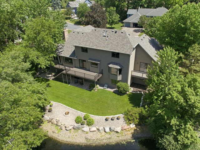 1316 Summit Oaks Drive, Burnsville, MN 55337