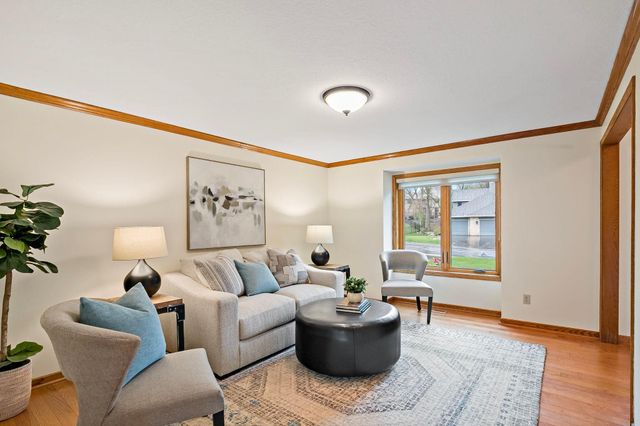 1316 Summit Oaks Drive, Burnsville, MN 55337