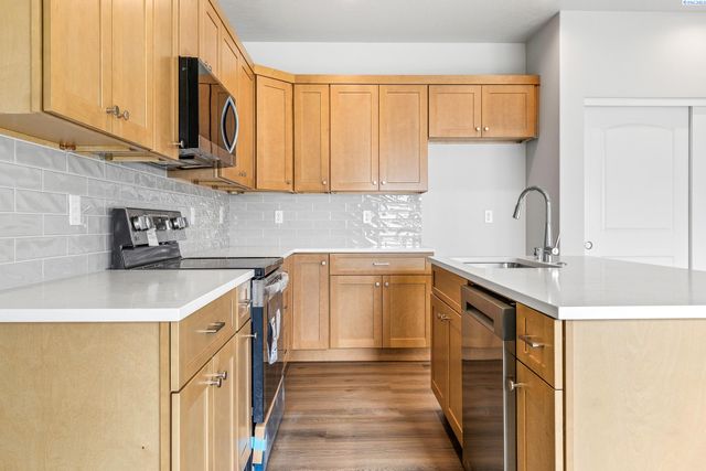 7461 Grapevine Ct, West Richland, WA 99353